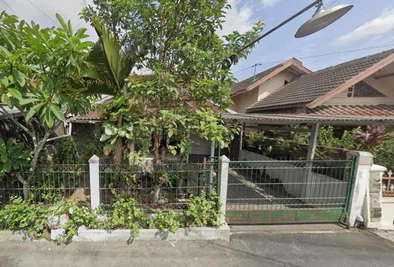 dijual rumah di condong catur kabupaten sleman shm