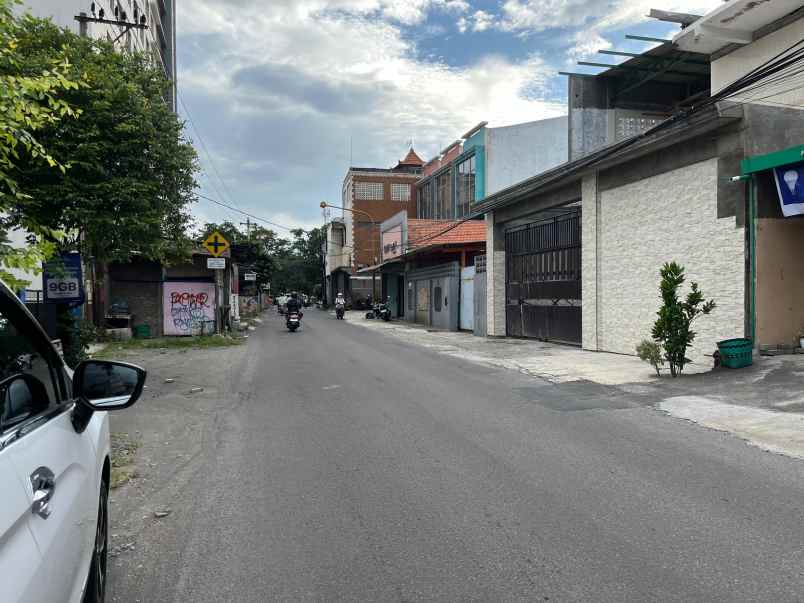 dijual rumah di jalan pakel solo