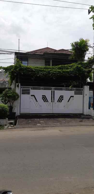 dijual rumah di jalan serayu surabaya