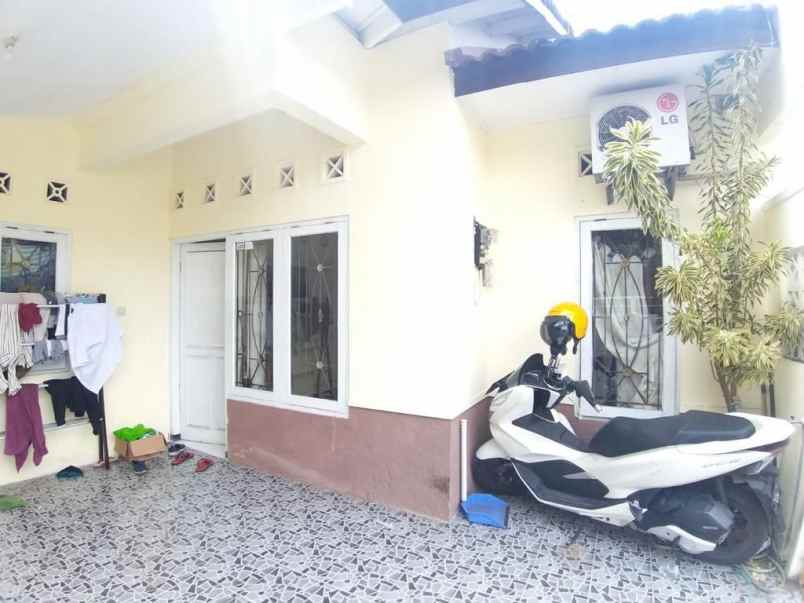 dijual rumah di sariharjo sleman harga rp800 juta nego