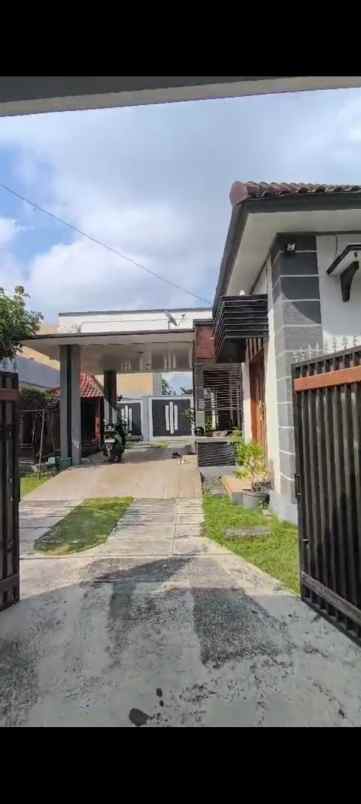 dijual rumah di sumber solo
