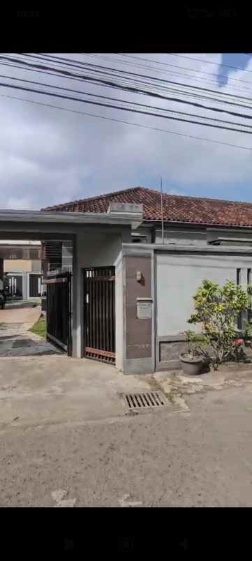 dijual rumah di sumber solo