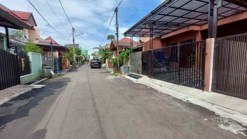 dijual rumah dinding bata merah di galaxy bekasi kota