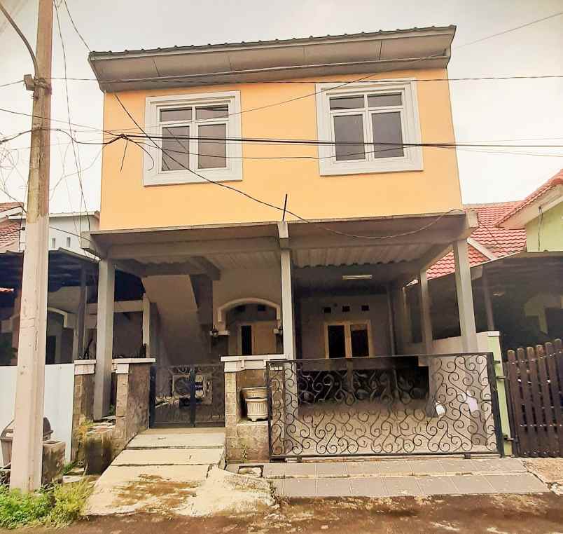 dijual rumah dinding bata merah di galaxy bekasi kota