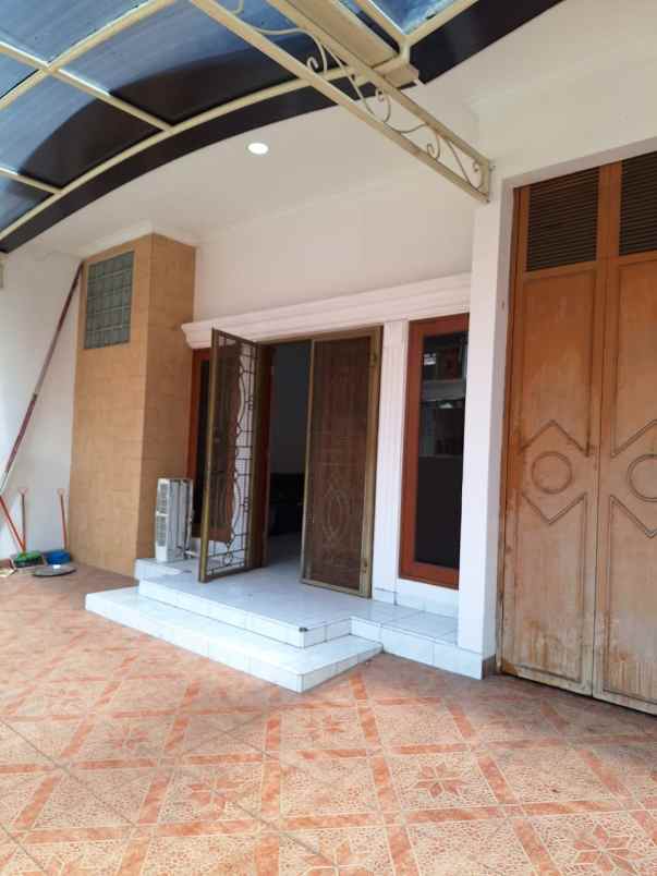 dijual rumah duren sawit