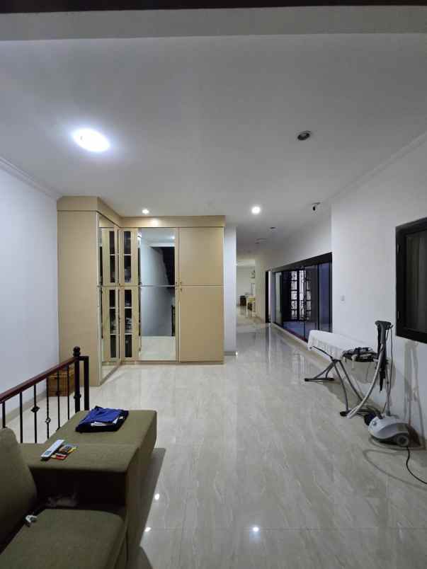 dijual rumah duren sawit