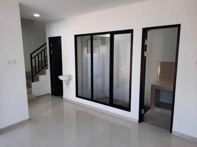 dijual rumah eastern park residence