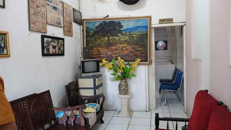 dijual rumah erlangga raya