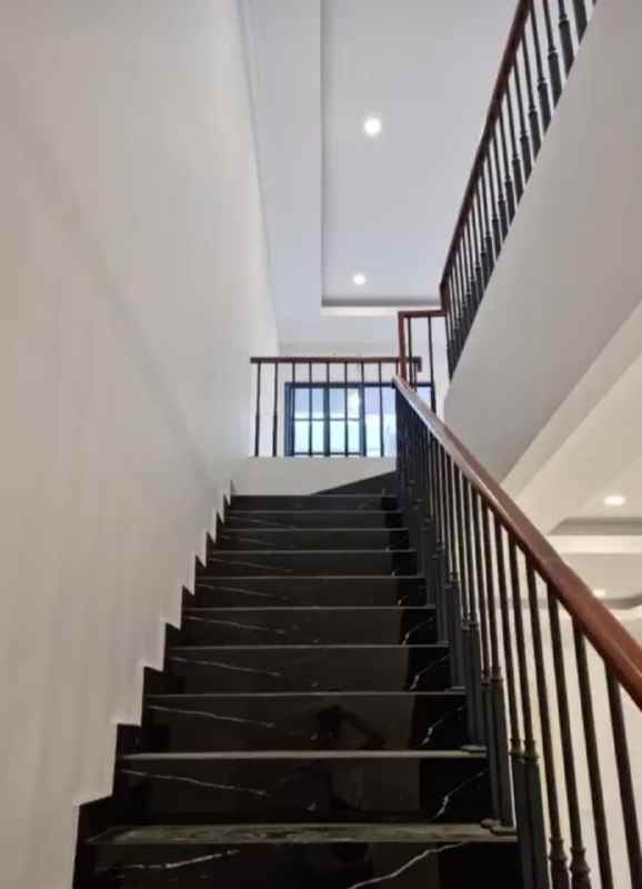 dijual rumah galaxy bumi permai surabaya