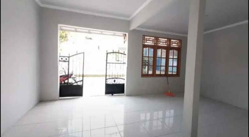 dijual rumah gedongan