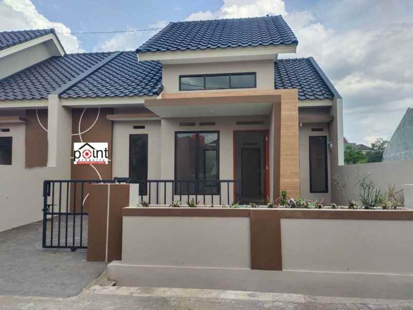 dijual rumah gedongan