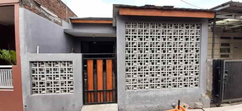 dijual rumah gg kajim margahayu raya