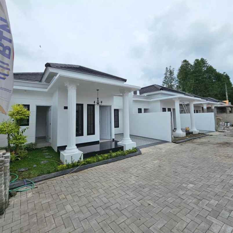 dijual rumah godean km 7