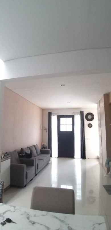 dijual rumah graha natura