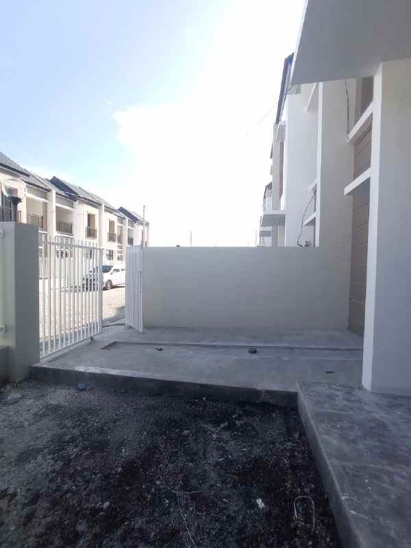 dijual rumah grand alana wonorejo surabaya