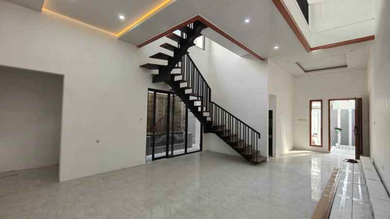 dijual rumah griya kebraon