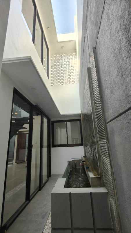 dijual rumah griya kebraon