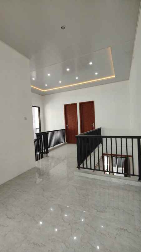 dijual rumah griya kebraon