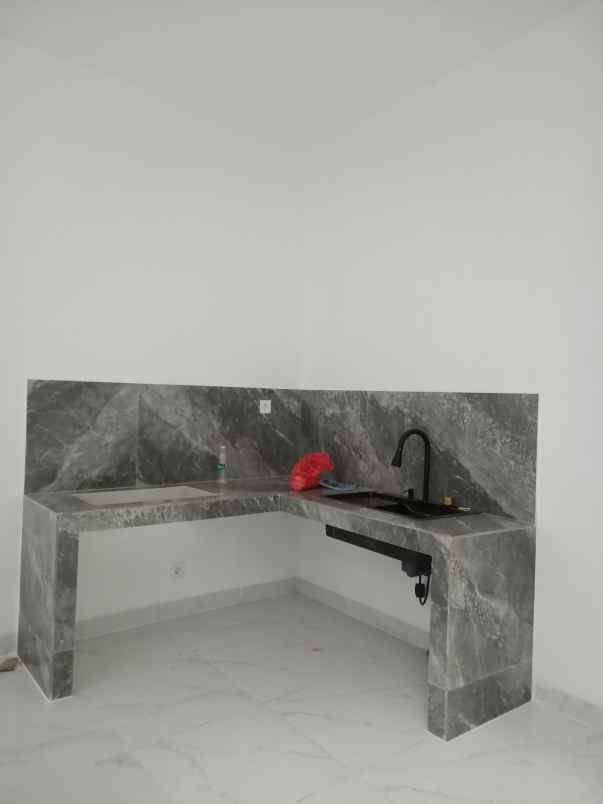 dijual rumah harapan indah