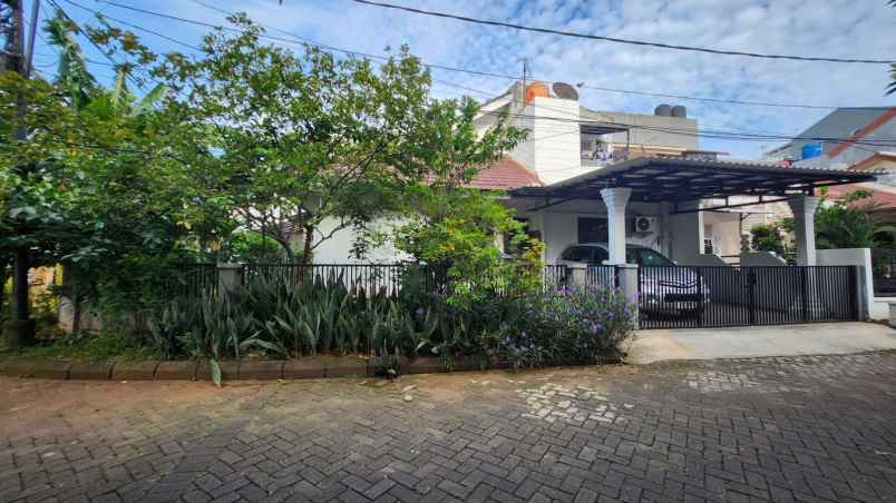 dijual rumah hook 1 lt 16x17 m strategis kelapa gading