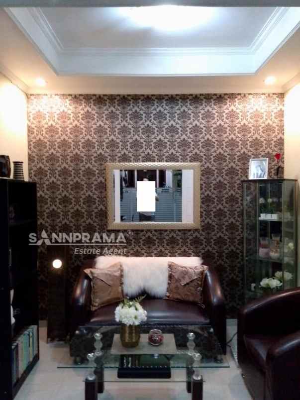 dijual rumah hook dalam komplek bebas banjir