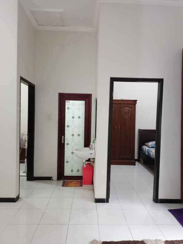 dijual rumah invilla green hills