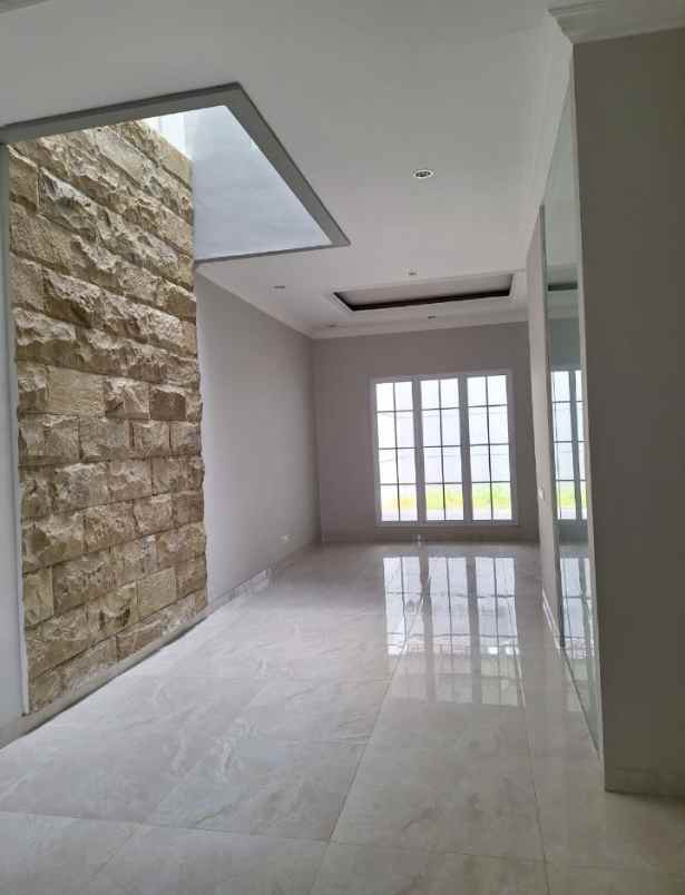 dijual rumah jalan boulevard barat raya