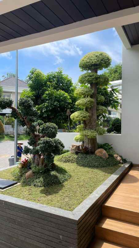 dijual rumah jalan east emerald mansion