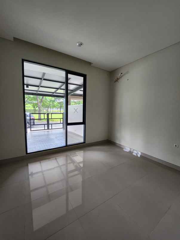dijual rumah jalan graha natura
