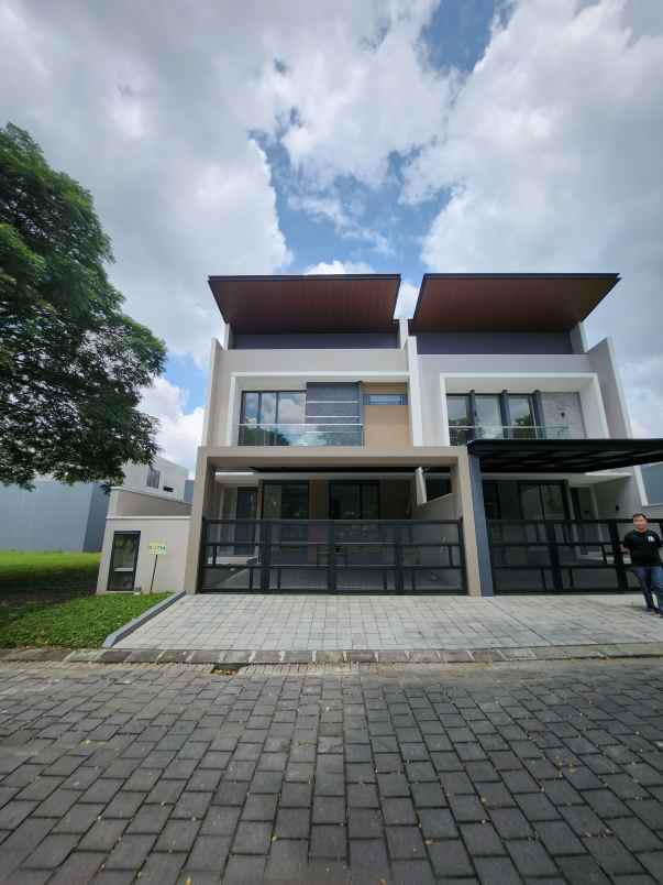 dijual rumah jalan graha natura