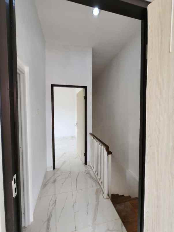 dijual rumah jalan jelidro