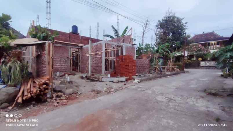 dijual rumah jalan kaliurang km 12