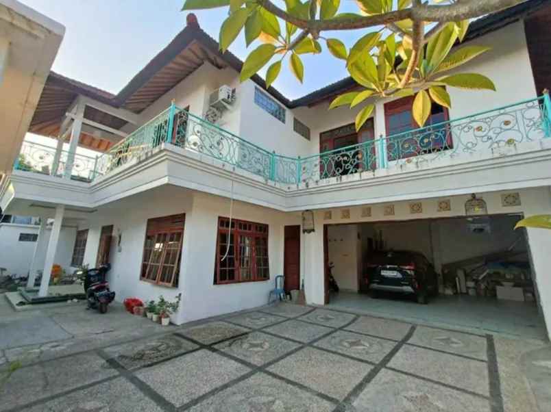 dijual rumah jalan kerta raharja