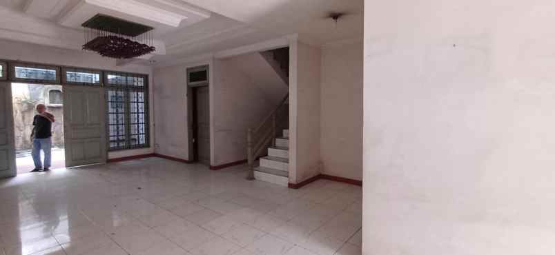 dijual rumah jalan ogan cideng