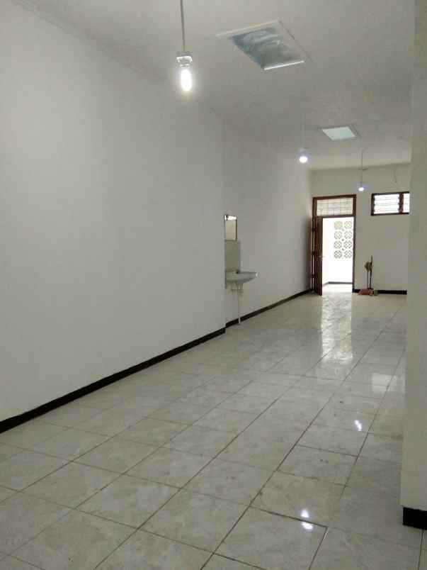 dijual rumah jalan petemon sidomulyo