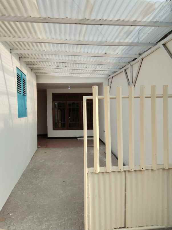 dijual rumah jalan petemon sidomulyo