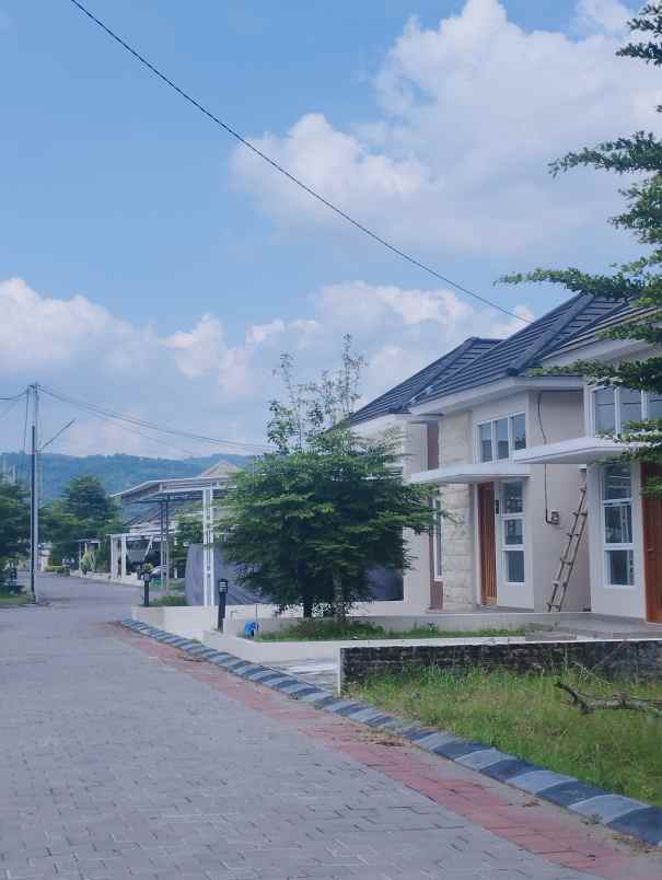 dijual rumah jalan pleret