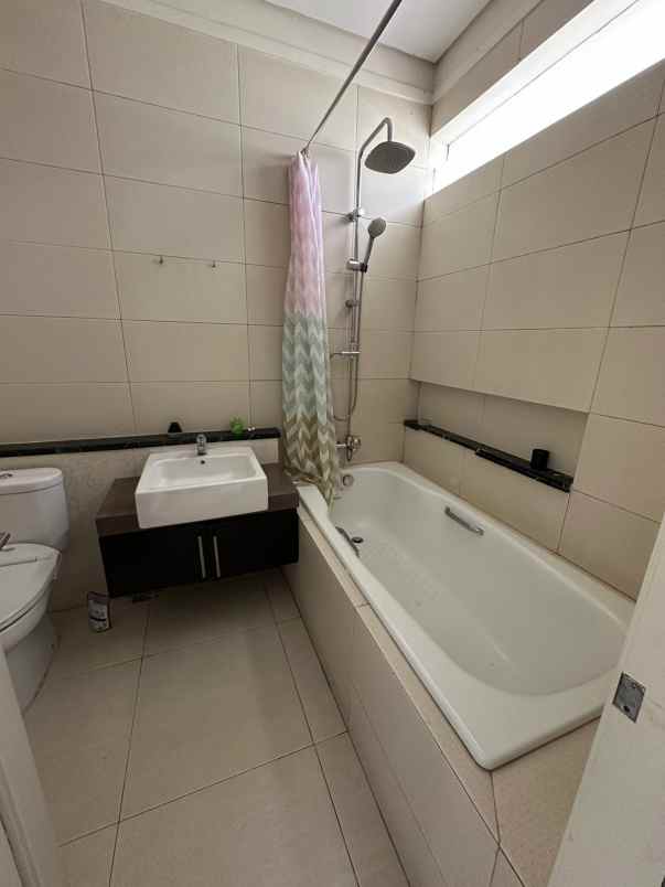 dijual rumah jalan raffles garden citraland