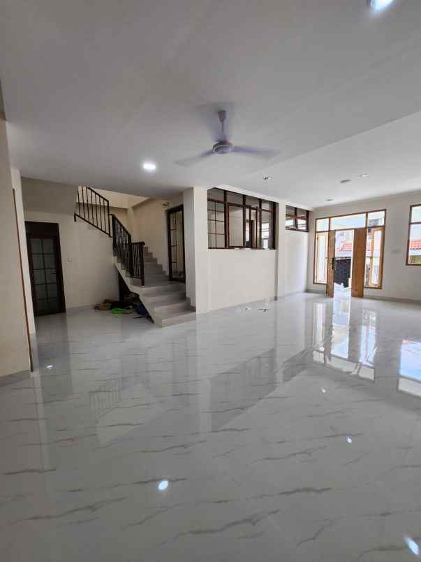 dijual rumah jalan raya bintaro sektor