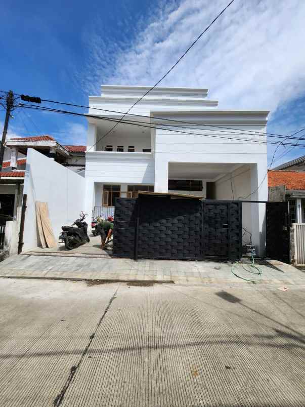dijual rumah jalan raya bintaro sektor