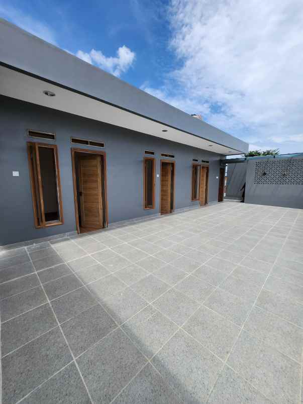 dijual rumah jalan raya bintaro sektor