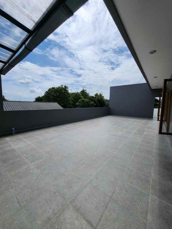 dijual rumah jalan raya bintaro sektor