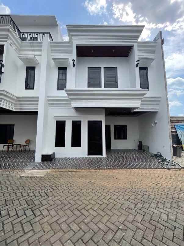 dijual rumah jalan raya cendrawasih