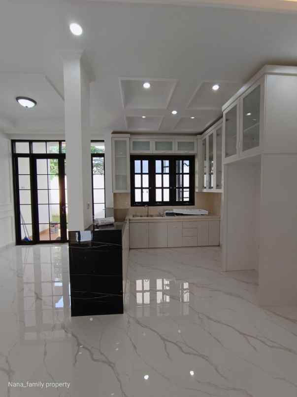 dijual rumah jalan raya komplek deplu