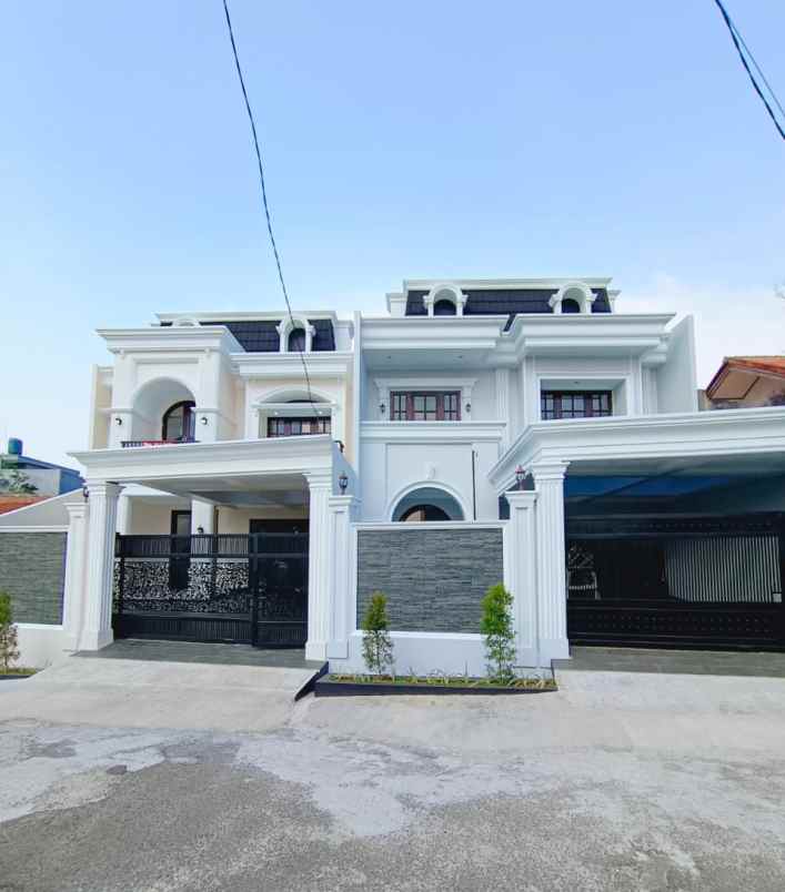 dijual rumah jalan raya komplek deplu