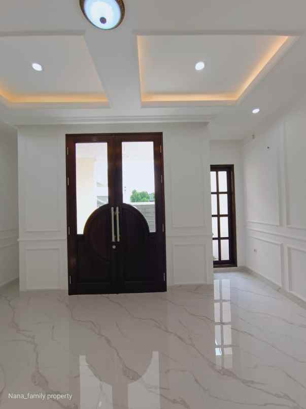 dijual rumah jalan raya komplek deplu