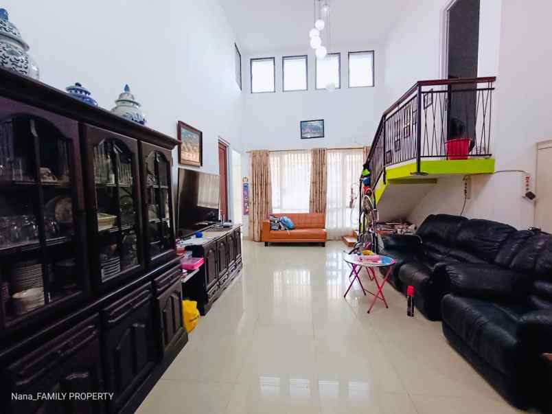 dijual rumah jalan raya larangan