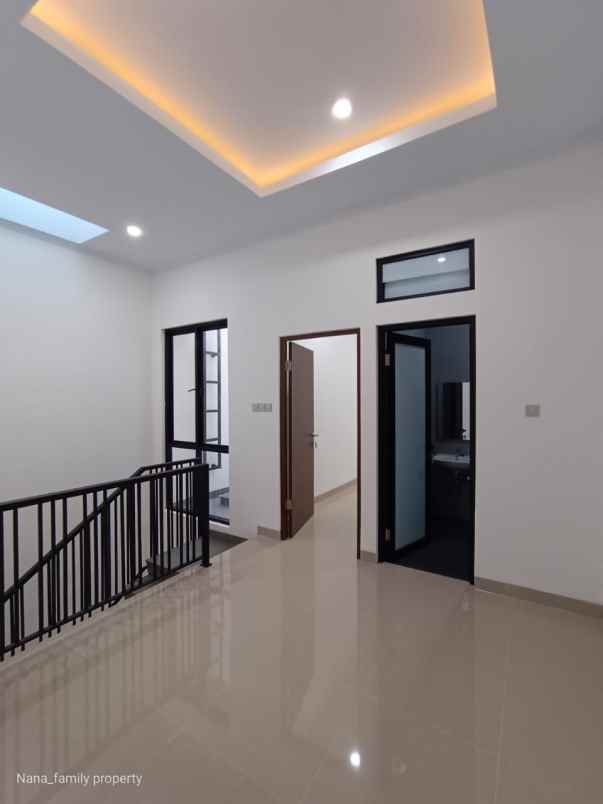 dijual rumah jalan raya meruya jakarta