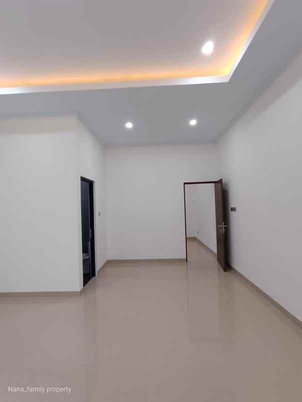 dijual rumah jalan raya meruya jakarta