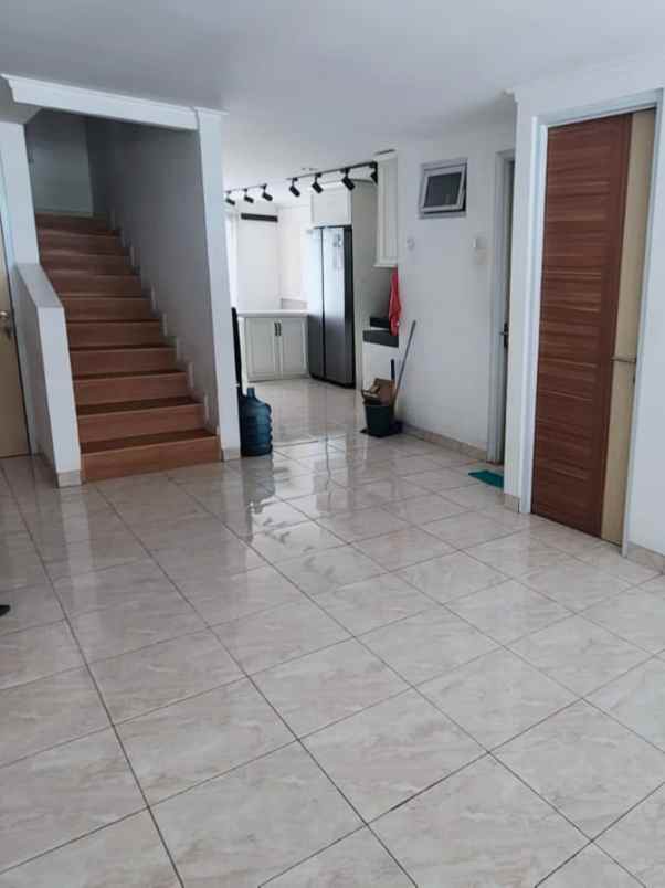 dijual rumah jalan raya veteran bintaro